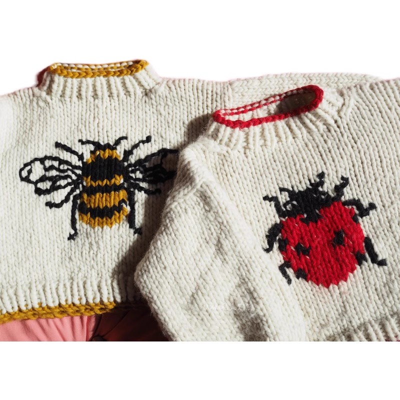 Embroidery Lady Bug - سترة صوفية نسائية طويلة الأكمام من